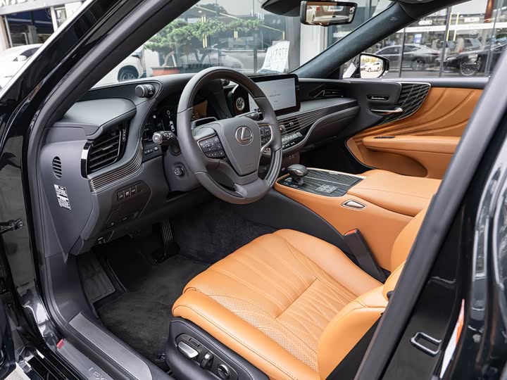 Фото 9 - Lexus LS