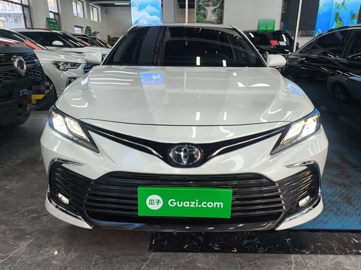 Фото 3 - Toyota Camry