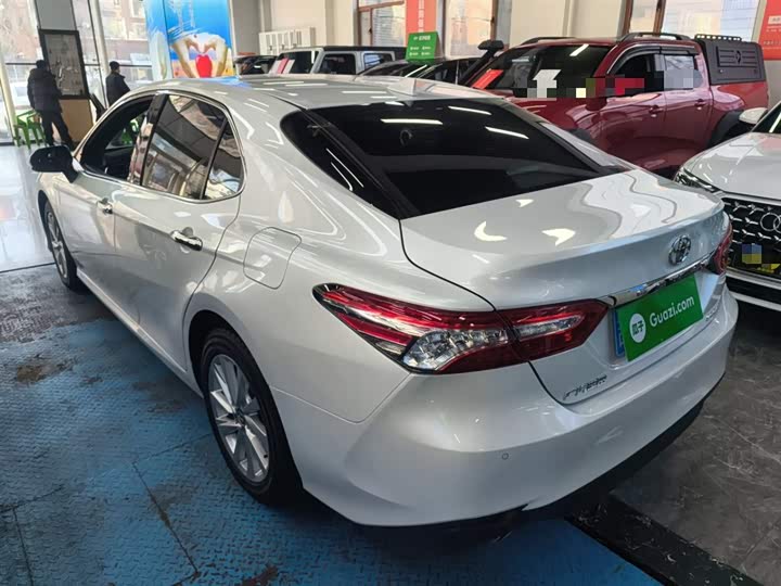 Фото 5 - Toyota Camry