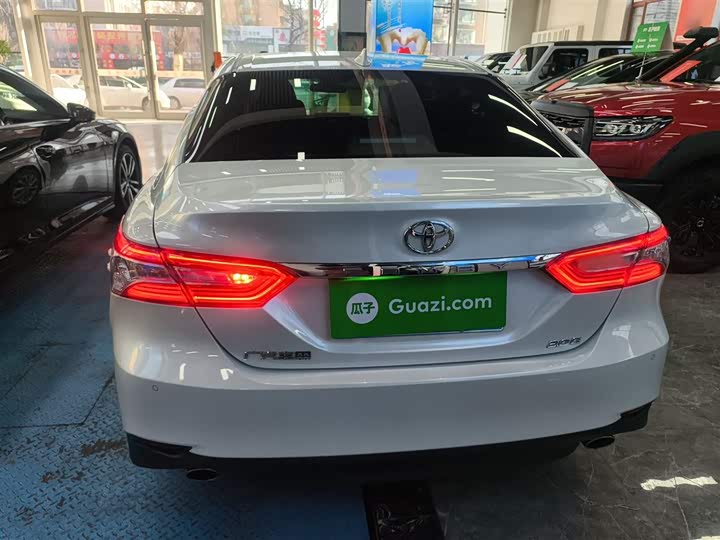 Фото 6 - Toyota Camry