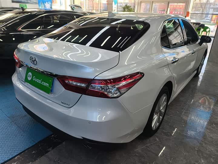 Фото 7 - Toyota Camry