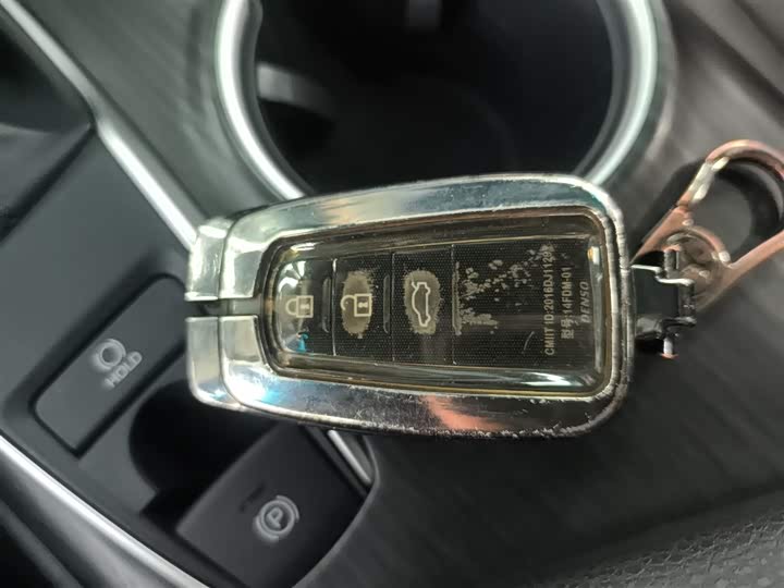 Фото 9 - Toyota Camry