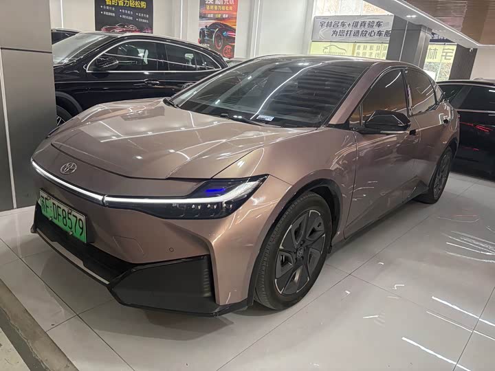 Фото 1 - Toyota bZ3