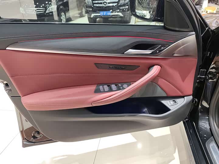 Фото 3 - BMW 5 Series