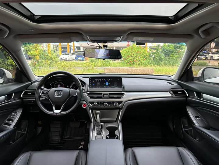 Фото 4 - Honda Accord