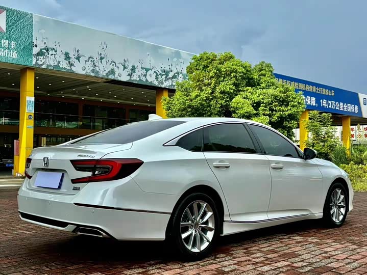 Фото 7 - Honda Accord