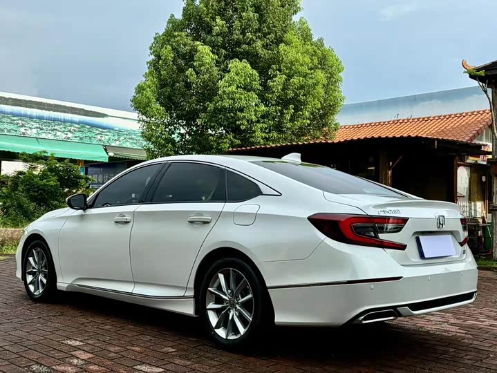 Фото 9 - Honda Accord