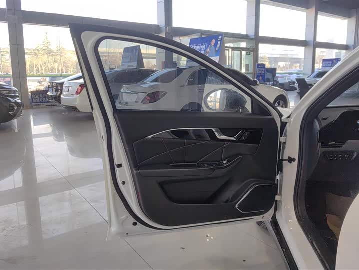 Фото 7 - Bestune B70S