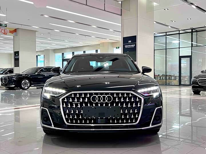 Фото 2 - Audi A8