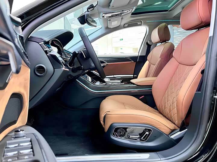 Фото 7 - Audi A8