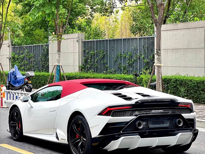 Фото 2 - Lamborghini Huracán