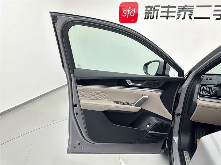 Фото 8 - BYD Tang Hybrid/EV
