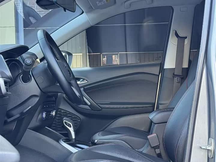 Фото 2 - Chevrolet Tracker