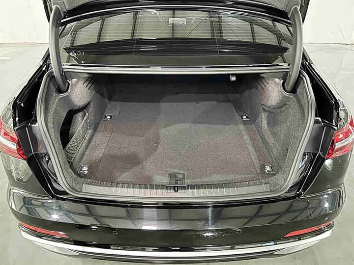 Фото 6 - Audi A6L