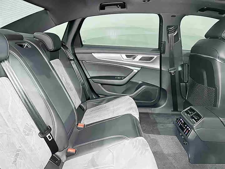 Фото 7 - Audi A6L