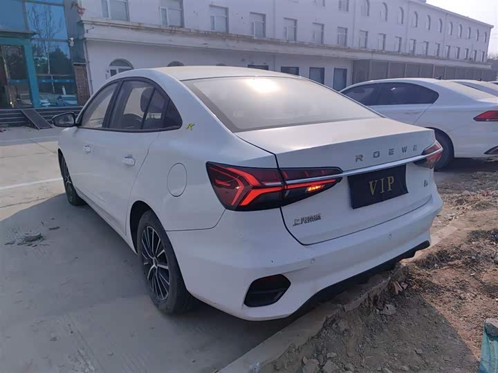 Фото 5 - Roewe i5