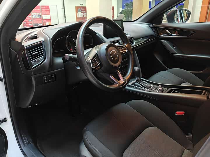 Фото 4 - Mazda CX-4