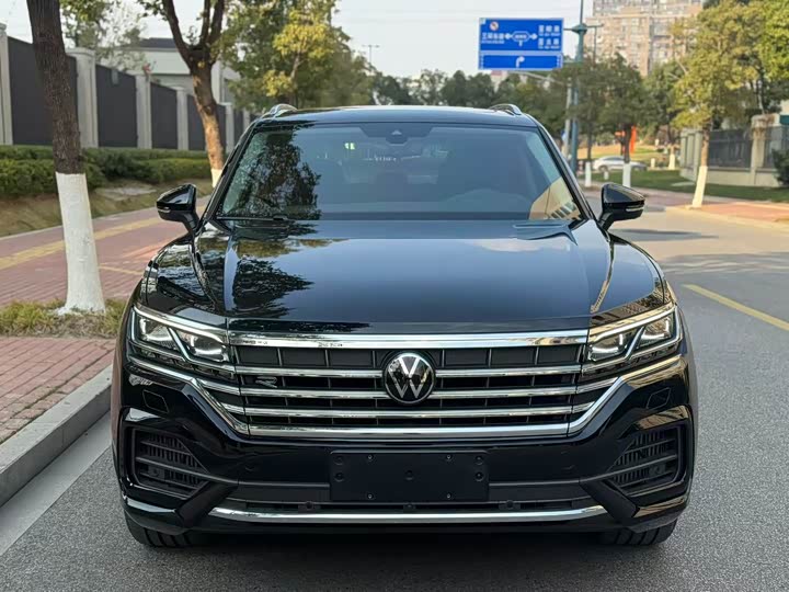 Фото 2 - Volkswagen Touareg