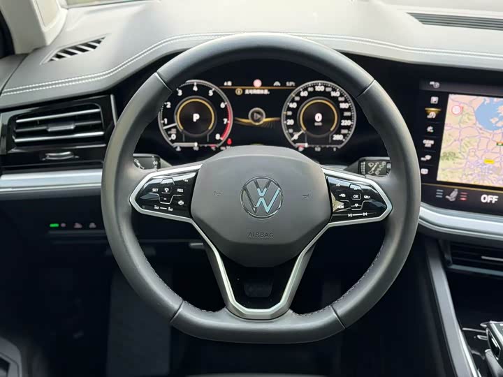 Фото 3 - Volkswagen Touareg