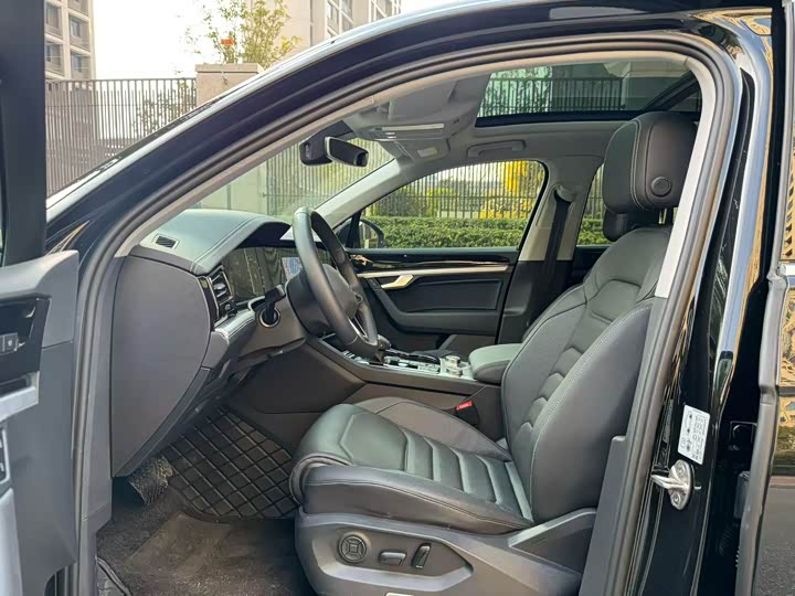 Фото 7 - Volkswagen Touareg