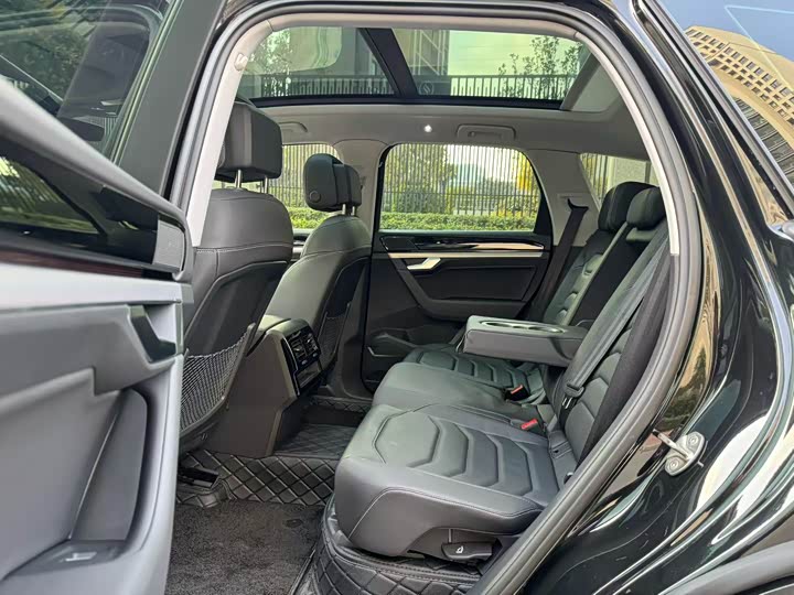 Фото 9 - Volkswagen Touareg