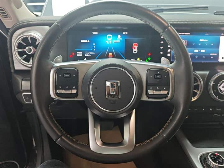 Фото 3 - Tank 300