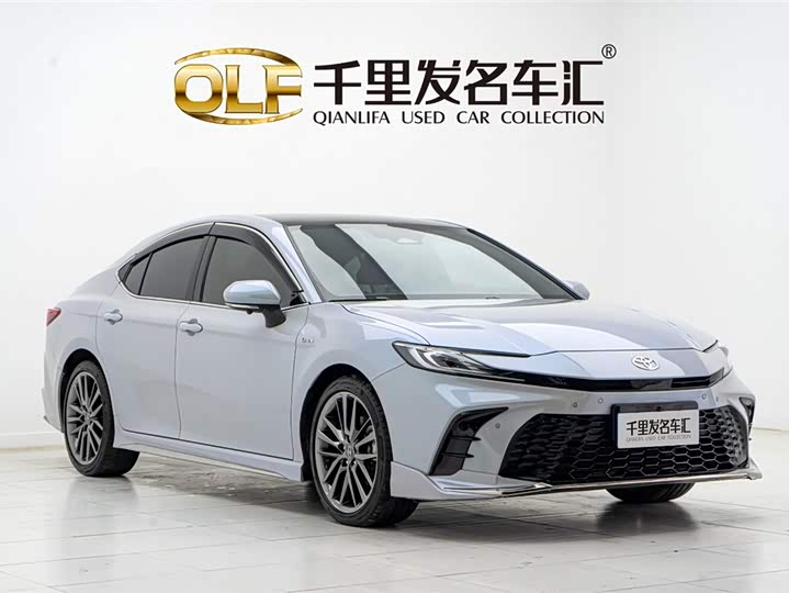 Фото 3 - Toyota Camry