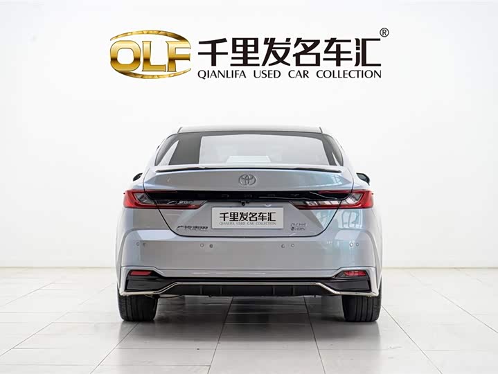 Фото 5 - Toyota Camry