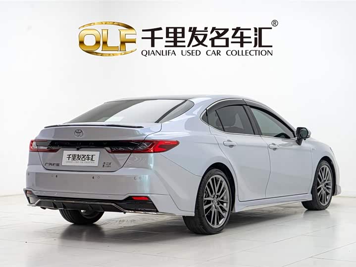 Фото 6 - Toyota Camry