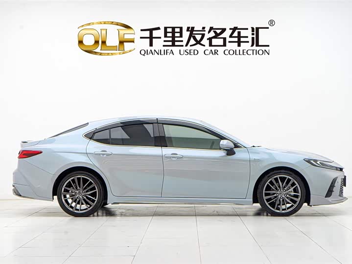 Фото 8 - Toyota Camry