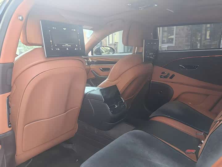 Фото 6 - Bentley Flying Spur Hybrid