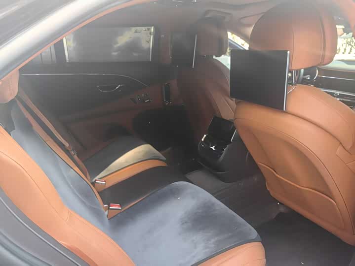 Фото 9 - Bentley Flying Spur Hybrid