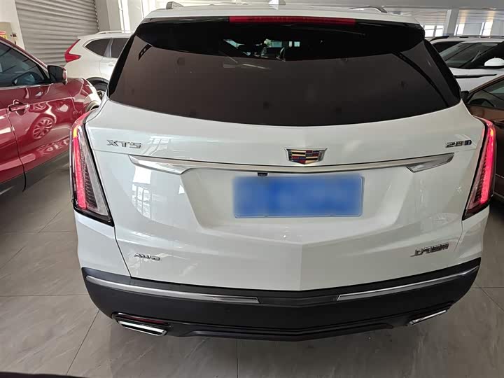 Фото 6 - Cadillac XT5