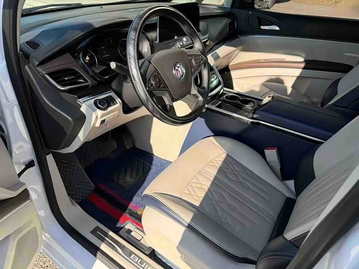 Фото 2 - Buick GL8 ES