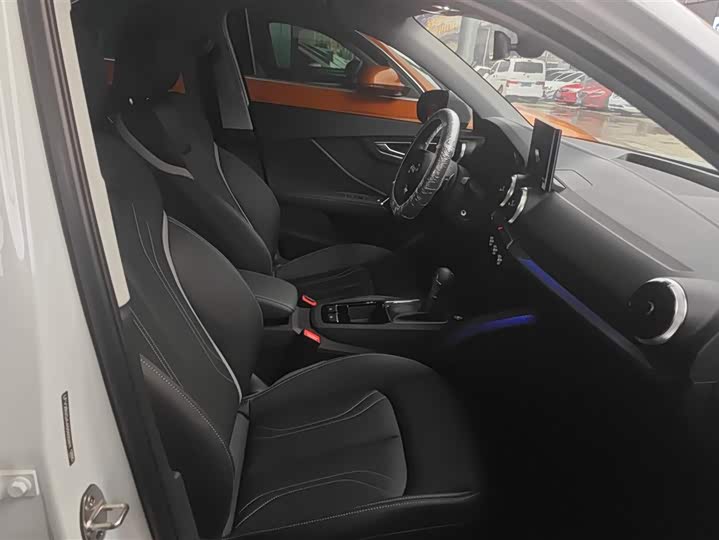 Фото 8 - Audi Q2L