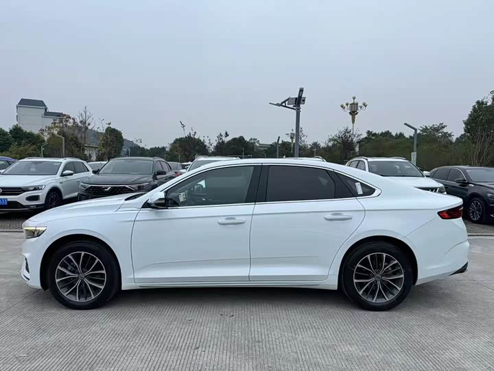 Фото 3 - Geely Preface