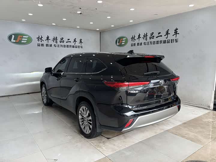 Фото 7 - Toyota Highlander