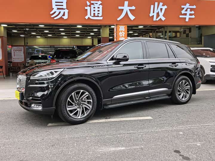 Фото 2 - Lincoln Aviator