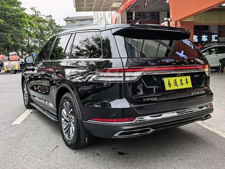 Фото 8 - Lincoln Aviator