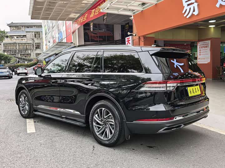 Фото 9 - Lincoln Aviator