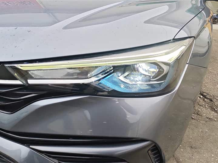 Фото 5 - Roewe i5