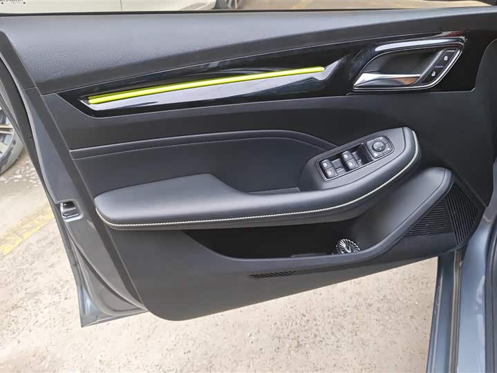 Фото 7 - Roewe i5