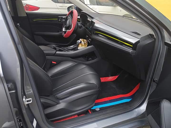 Фото 8 - Roewe i5