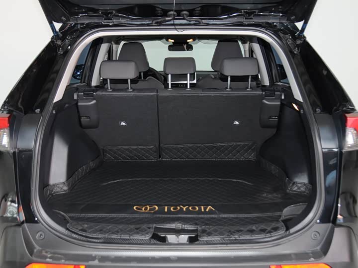 Фото 7 - Toyota RAV4