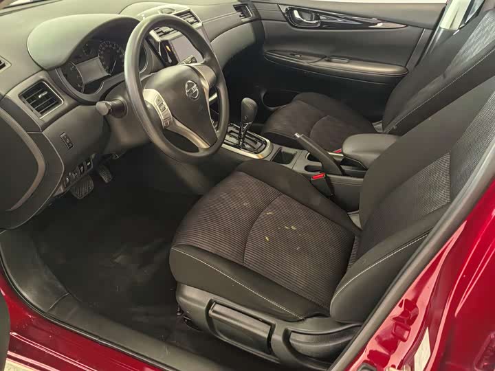 Фото 3 - Nissan Tiida