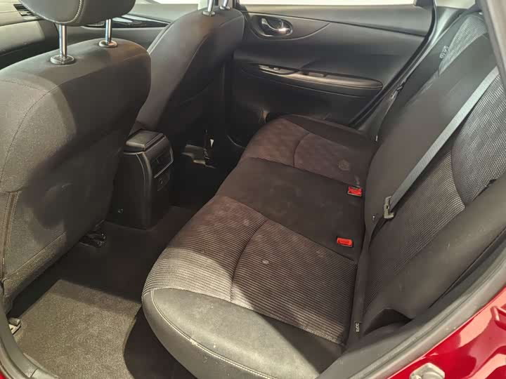 Фото 4 - Nissan Tiida