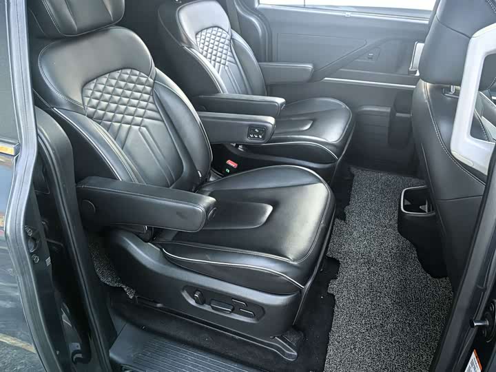 Фото 7 - Hyundai Custo