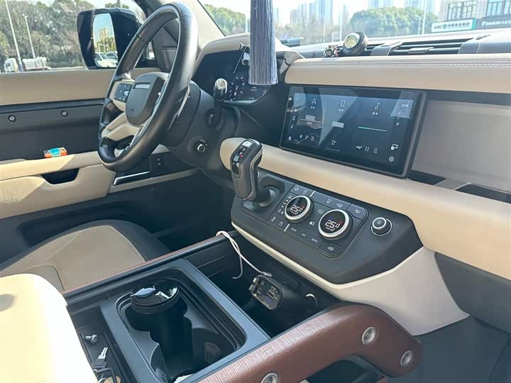 Фото 8 - Land Rover Defender