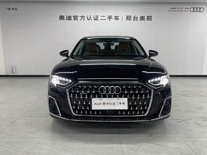 Фото 2 - Audi A8