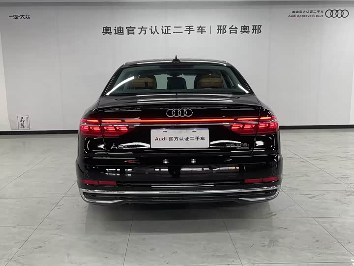 Фото 5 - Audi A8